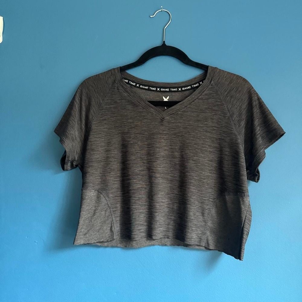 Y2K Raw Hem Crop Top Women's Size Large Gray Athletic Game Time V neck Gorpcore